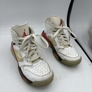 Nike Air Jordan Sneakers Boys Youth‎ Size 5 Y Mars 270 White Fire Red BQ6508-100
